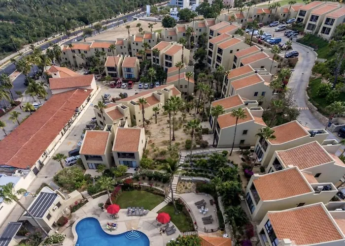 Walk To - Pool Access - Walk To Restaurants