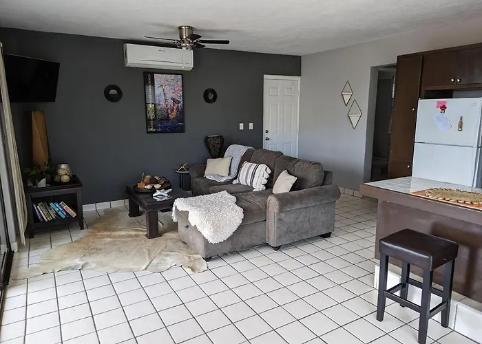 Walk To - Pool Access - Walk To Restaurants *