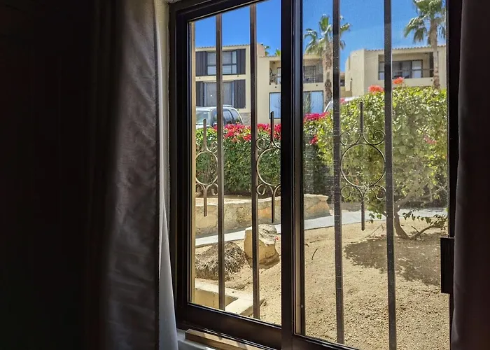 Walk To - Pool Access - Walk To Restaurants *